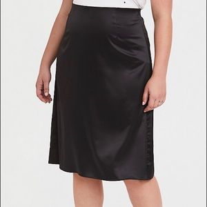 BNWT Sleek Satin Skirt. Sexy! Fast Shipping!